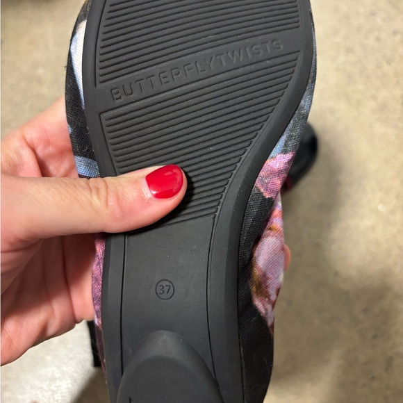 Packable Flats—butterfly twists - Picture 4 of 6